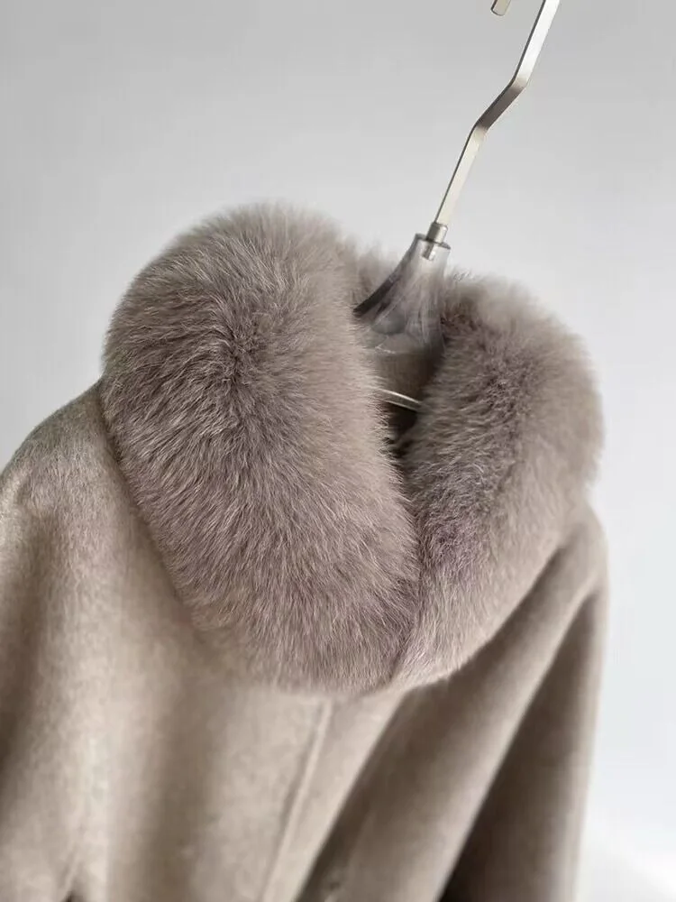 Rounded collar detail