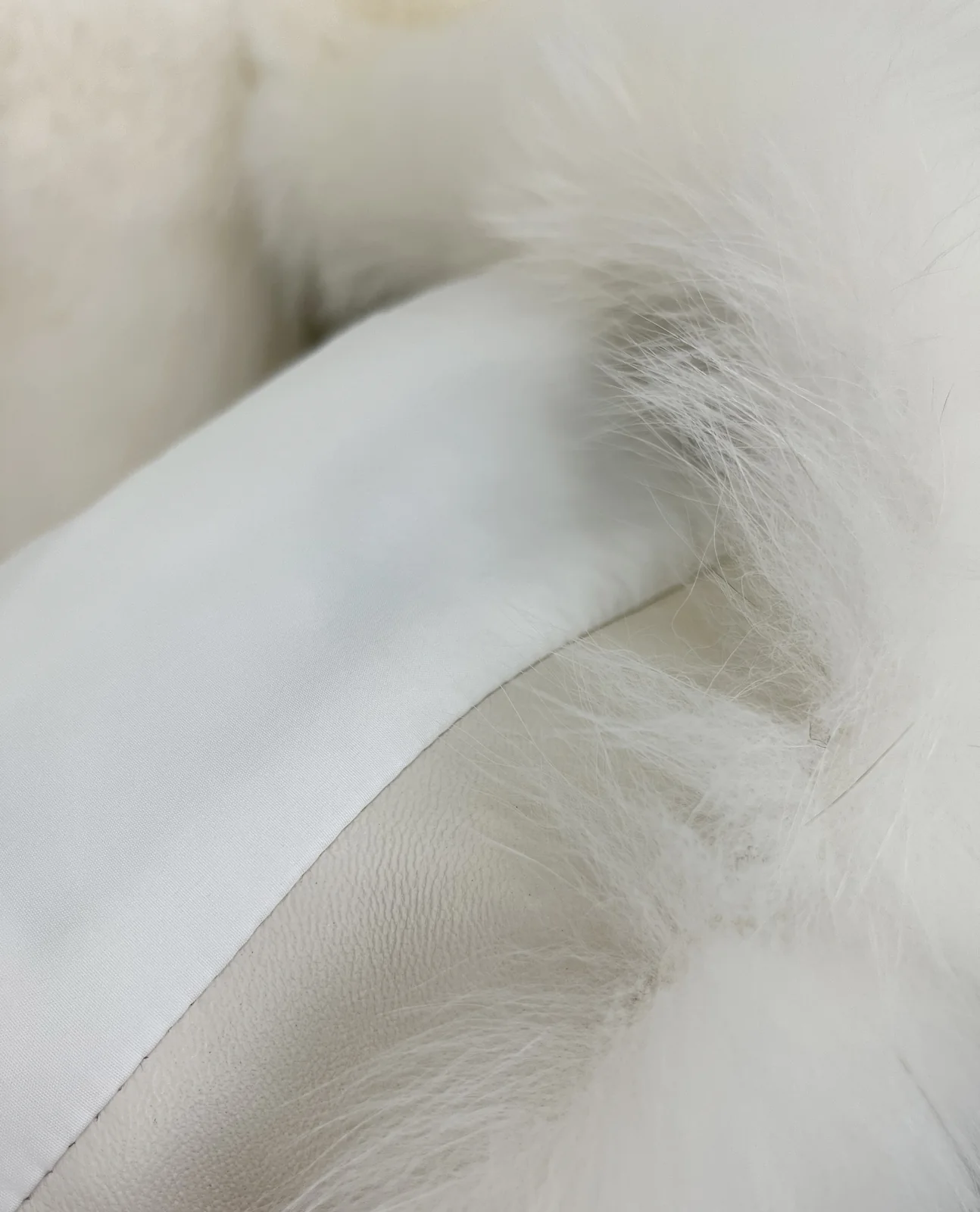 Lining and reverse detail thumbnail