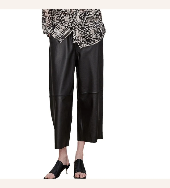 Pantalón corto de cuero con cintura elástica